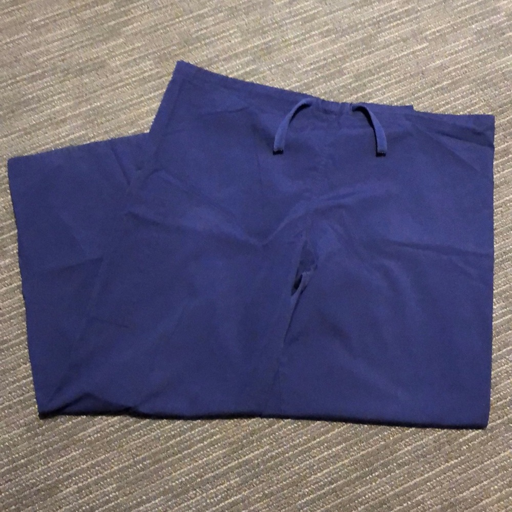Women’s scrub pants, size medium.
